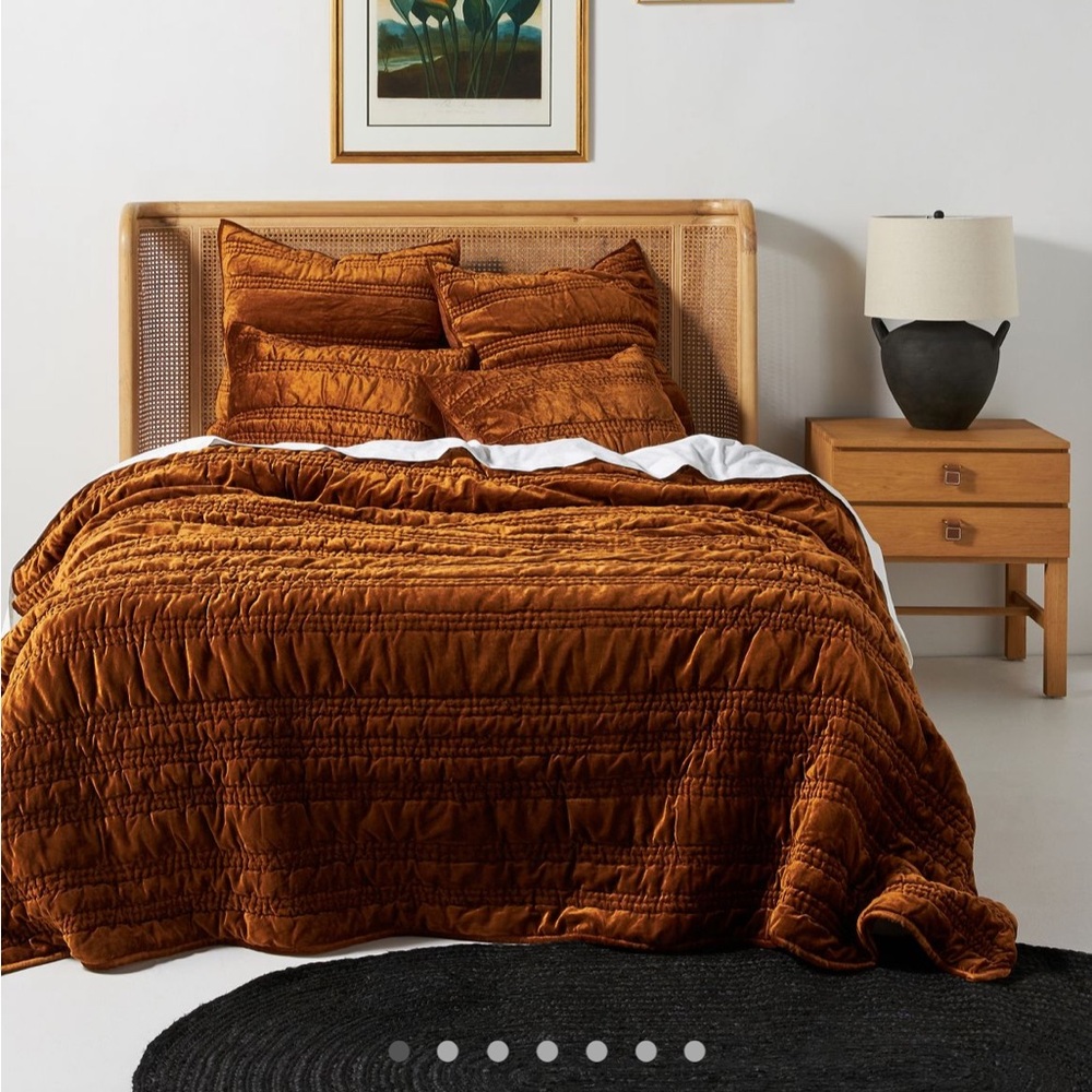 Lustered velvet quilt